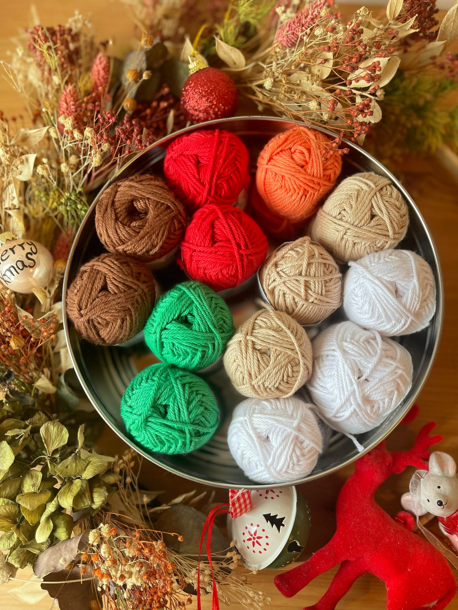 Patrón Bolas Personajes Navideños - Image 2